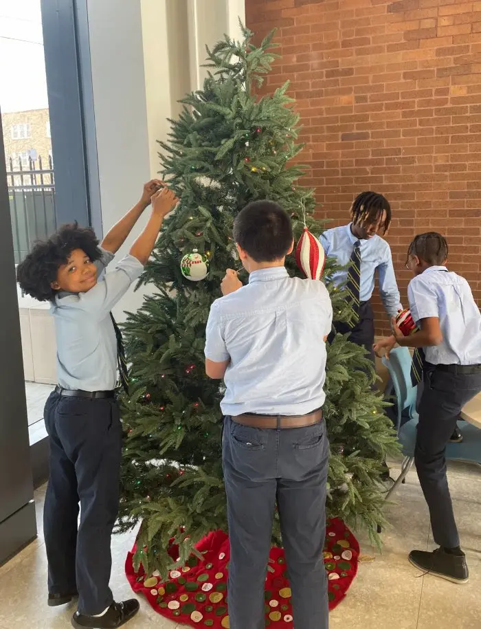 8th-grade CJA students decorate CJA's Welcome Center Christmas tree